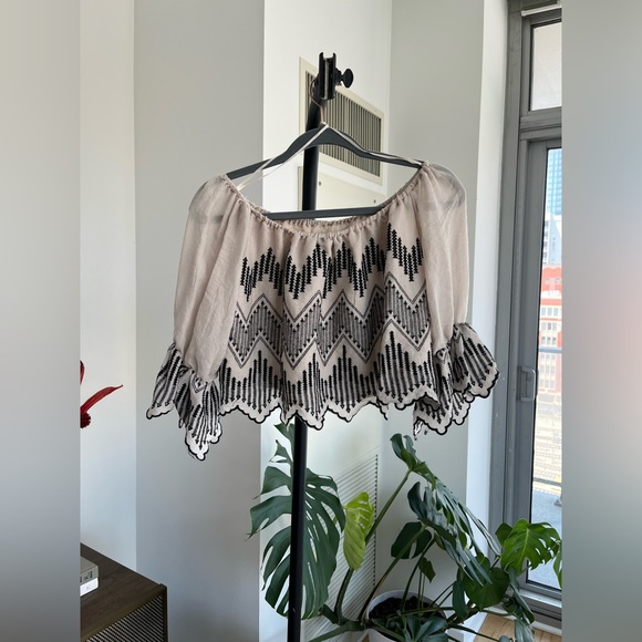 Romeo & Juliet Couture Top - Picture 2 of 4